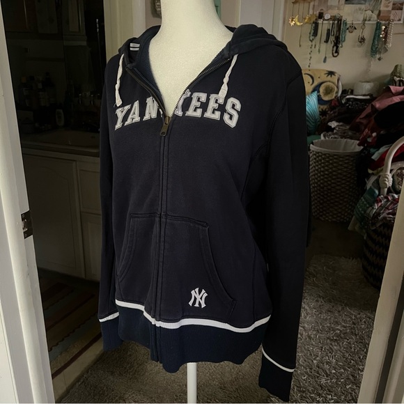 Y2K Yankees Women’s Jacket - Picture 2 of 4